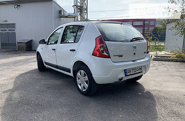 Хэтчбек Dacia Sandero 2009 в Виннице