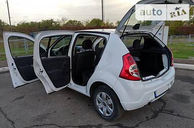 Хэтчбек Dacia Sandero 2011 в Кривом Роге