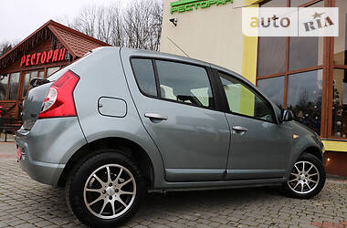 Хетчбек Dacia Sandero 2009 в Трускавці