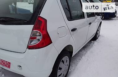 Хэтчбек Dacia Sandero 2009 в Черновцах