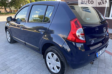 Хэтчбек Dacia Sandero 2012 в Дубно