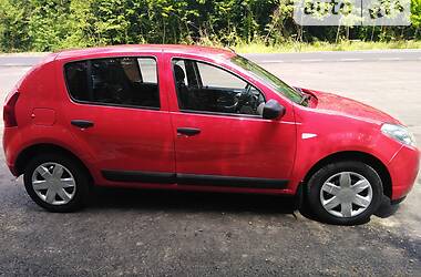 Хэтчбек Dacia Sandero 2010 в Ивано-Франковске