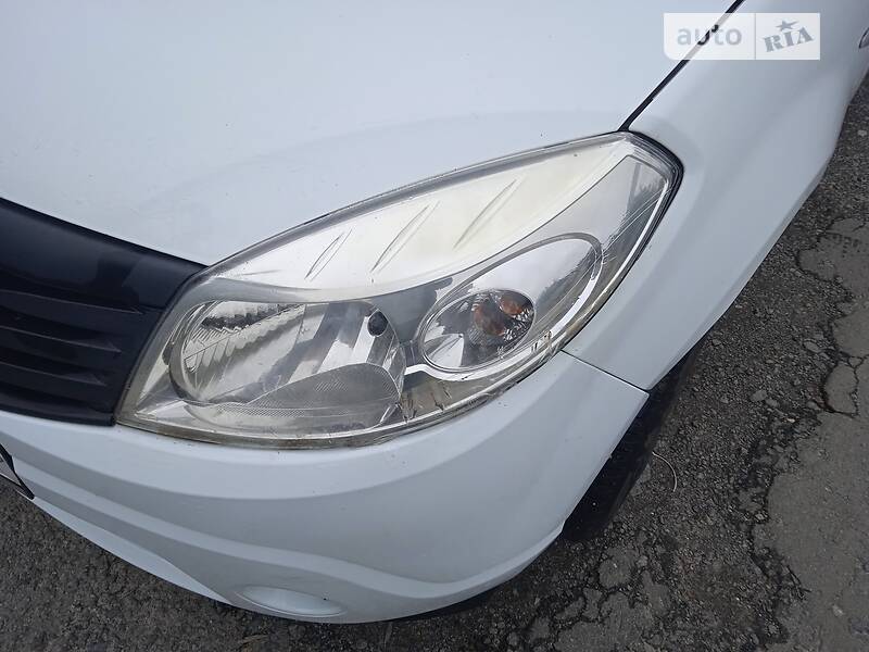 Хэтчбек Dacia Sandero 2012 в Изяславе