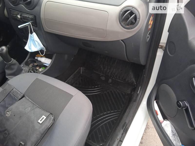 Хэтчбек Dacia Sandero 2012 в Изяславе
