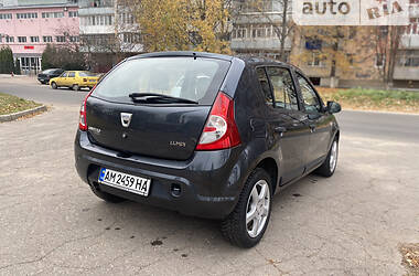 Хэтчбек Dacia Sandero 2009 в Житомире