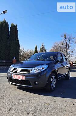 Хэтчбек Dacia Sandero 2008 в Умани