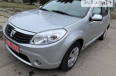 Хэтчбек Dacia Sandero 2008 в Днепре