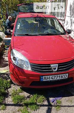 Хэтчбек Dacia Sandero 2010 в Смеле