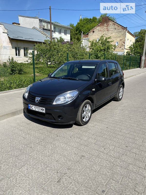 Хэтчбек Dacia Sandero 2008 в Львове