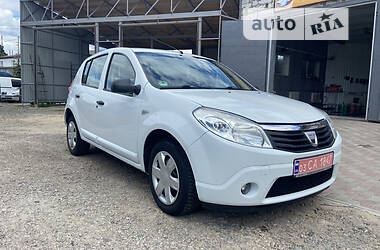 Хэтчбек Dacia Sandero 2008 в Шостке