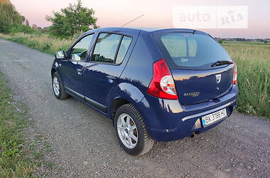 Хэтчбек Dacia Sandero 2009 в Луцке