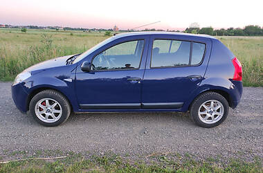 Хэтчбек Dacia Sandero 2009 в Луцке