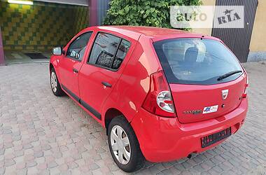 Хэтчбек Dacia Sandero 2009 в Калуше