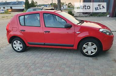 Хэтчбек Dacia Sandero 2009 в Калуше