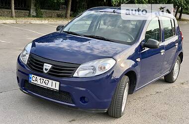 Хэтчбек Dacia Sandero 2009 в Умани