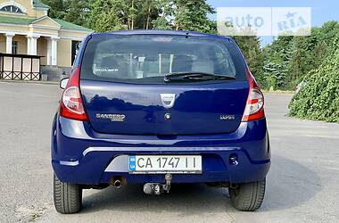 Хэтчбек Dacia Sandero 2009 в Умани