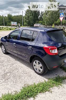 Хэтчбек Dacia Sandero 2015 в Сумах