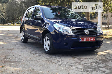 Хэтчбек Dacia Sandero 2010 в Умани