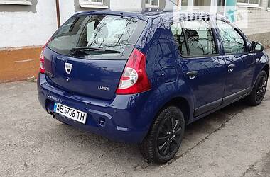 Хэтчбек Dacia Sandero 2009 в 