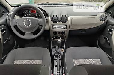 Хэтчбек Dacia Sandero 2009 в 