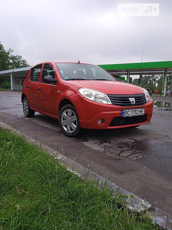 Хэтчбек Dacia Sandero 2009 в 