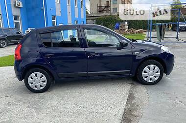 Хэтчбек Dacia Sandero 2010 в Сумах