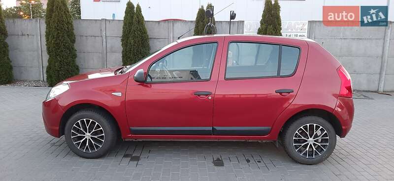 Хэтчбек Dacia Sandero 2011 в Запорожье