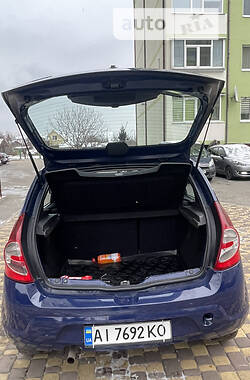 Хетчбек Dacia Sandero 2009 в 