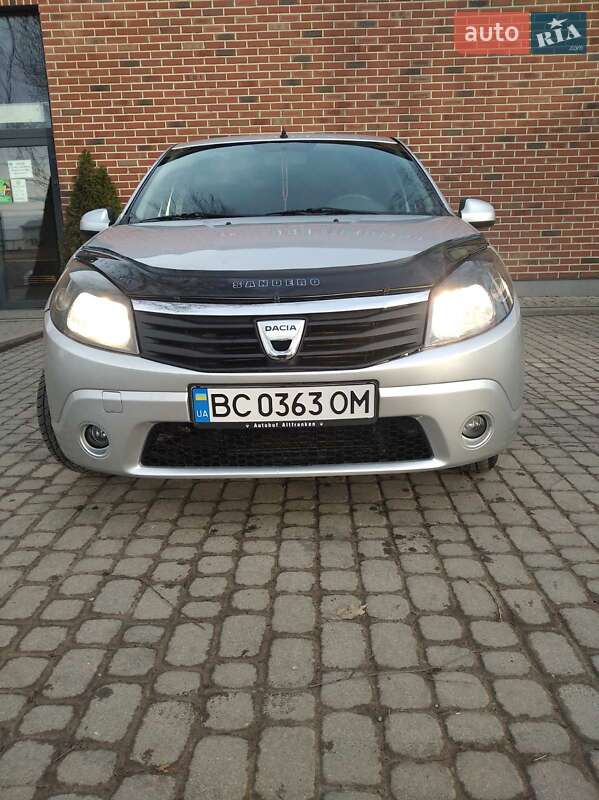 Хэтчбек Dacia Sandero 2010 в Львове
