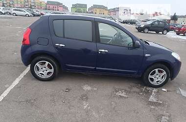 Хэтчбек Dacia Sandero 2009 в Виннице