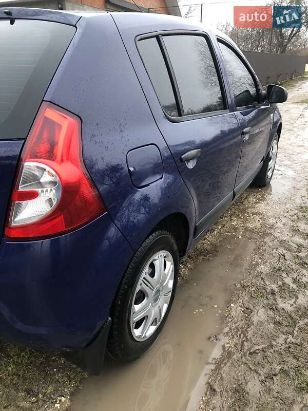 Хетчбек Dacia Sandero 2009 в Білогір'ї