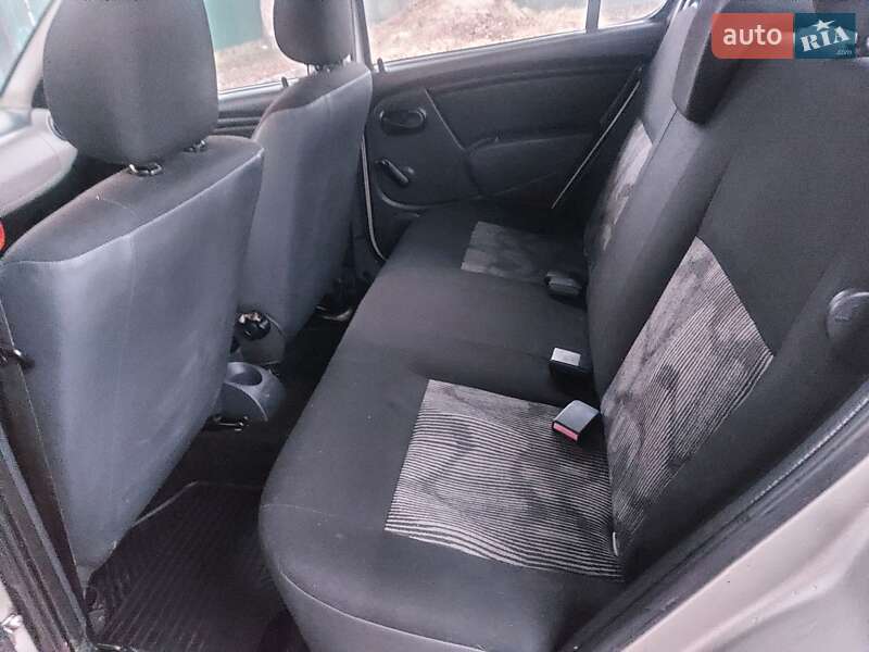 Хэтчбек Dacia Sandero 2009 в Харькове