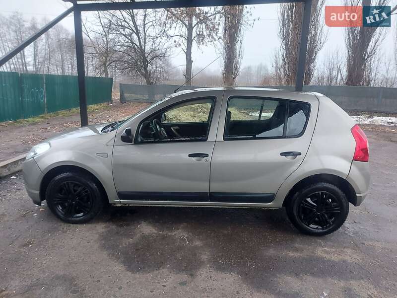 Хэтчбек Dacia Sandero 2009 в Харькове