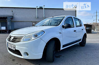Хэтчбек Dacia Sandero 2009 в Днепре