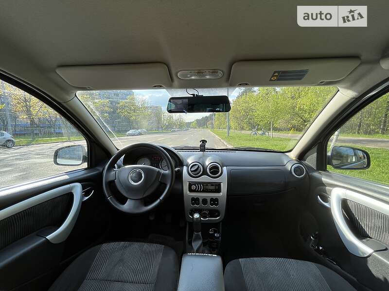 Хетчбек Dacia Sandero 2009 в Києві