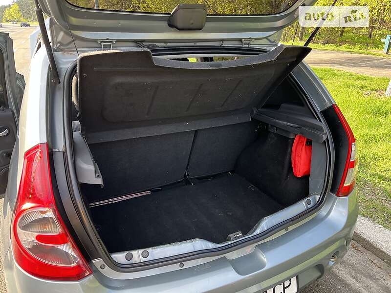 Хетчбек Dacia Sandero 2009 в Києві