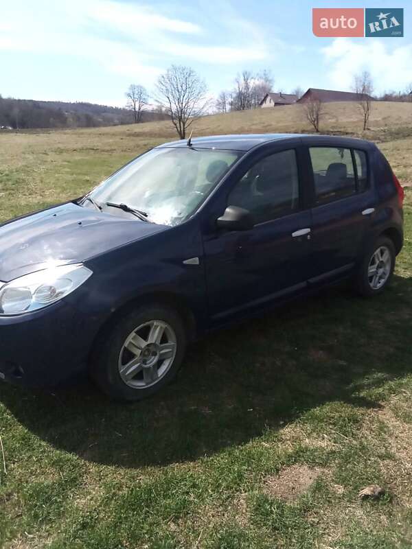 Хетчбек Dacia Sandero 2008 в Чернівцях