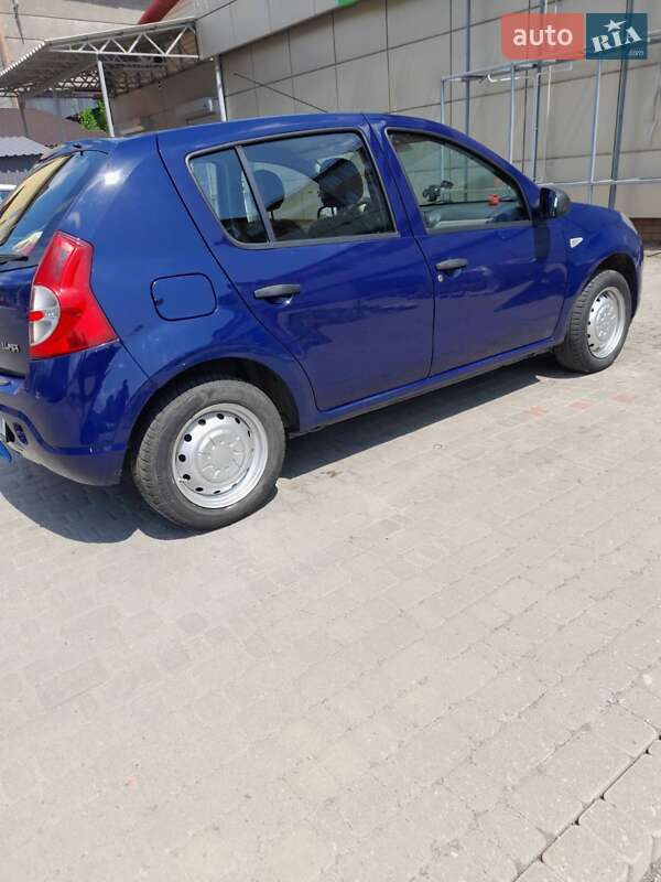 Хэтчбек Dacia Sandero 2009 в Житомире
