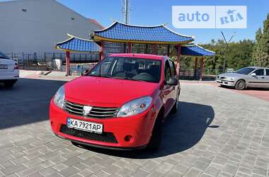 Хэтчбек Dacia Sandero 2009 в Киеве