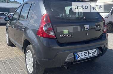 Хэтчбек Dacia Sandero 2009 в 
