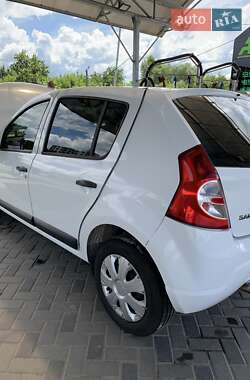 Хэтчбек Dacia Sandero 2011 в Полтаве