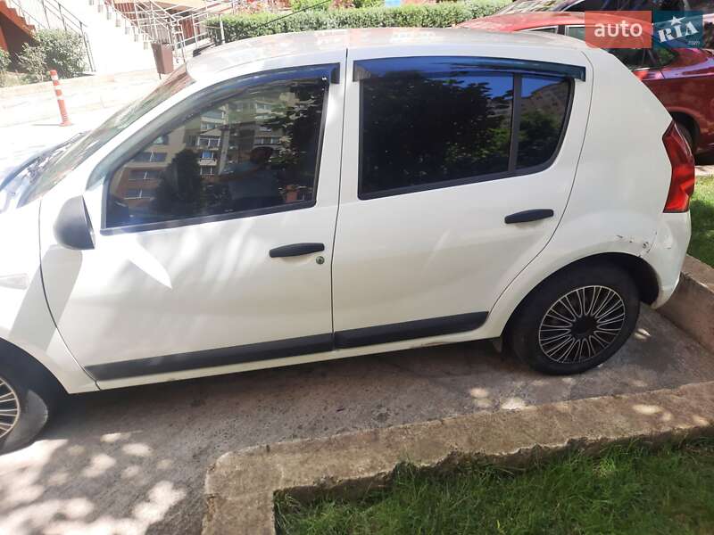 Хэтчбек Dacia Sandero 2009 в Одессе