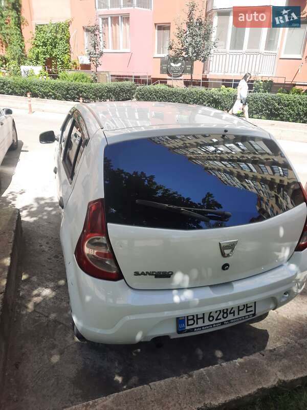 Хэтчбек Dacia Sandero 2009 в Одессе