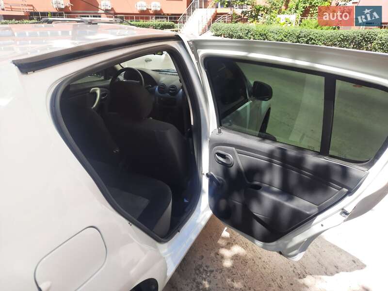 Хэтчбек Dacia Sandero 2009 в Одессе