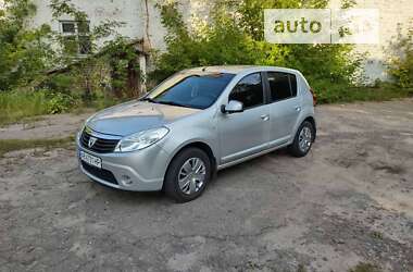 Хэтчбек Dacia Sandero 2009 в Киеве
