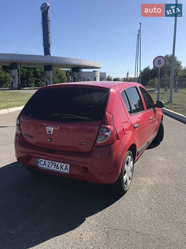 Хэтчбек Dacia Sandero 2009 в Золотоноше