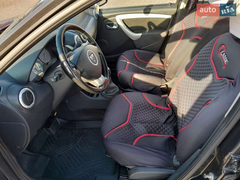 Хетчбек Dacia Sandero 2013 в Чернівцях фото 13 Хетчбек Dacia Sandero 2013 в Чернівцях