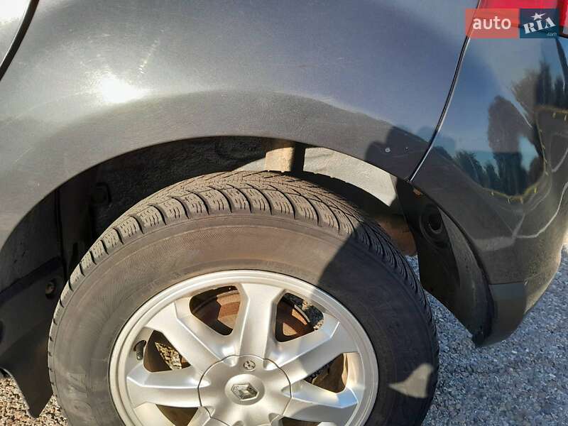 Хетчбек Dacia Sandero 2013 в Чернівцях фото 28 Хетчбек Dacia Sandero 2013 в Чернівцях