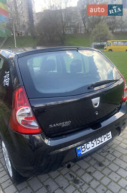 Хэтчбек Dacia Sandero 2010 в Львове