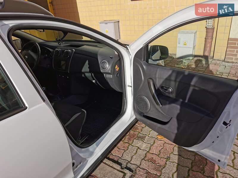 Хетчбек Dacia Sandero 2013 в Дніпрі